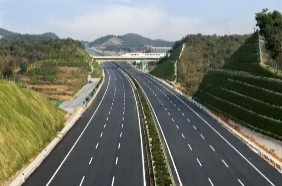 国庆中秋前夕开通的桑龙、炉慈高速公路上的两个服务区：从路侧驿站变成文旅地标@湖南日报要闻头条