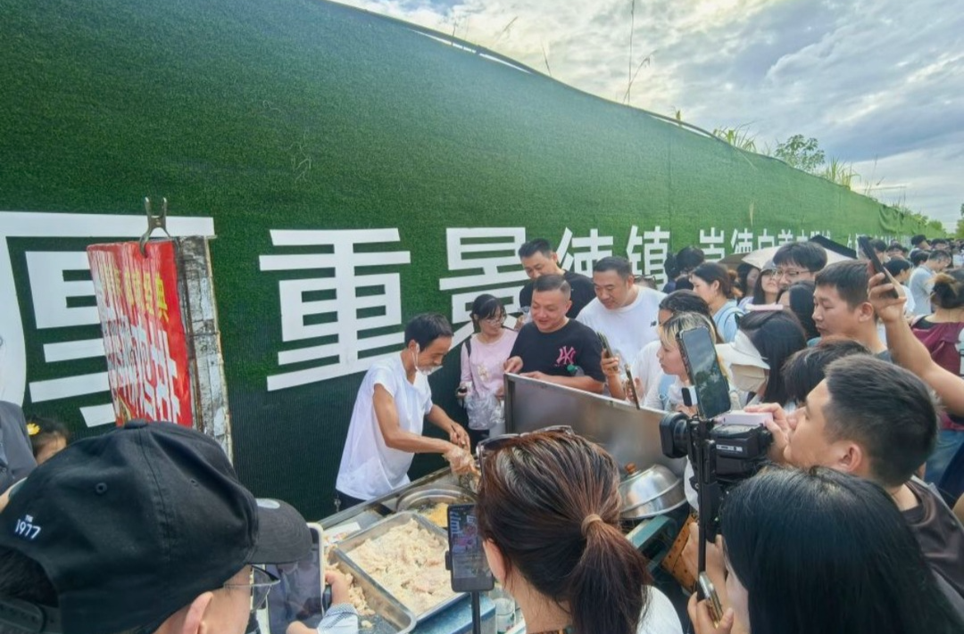千笔楼｜鸡排好吃足矣，又何必打扰“鸡排哥”