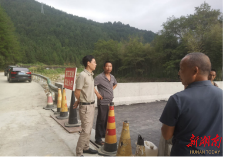民生工程进行时：调研潭背桥梁建设情况