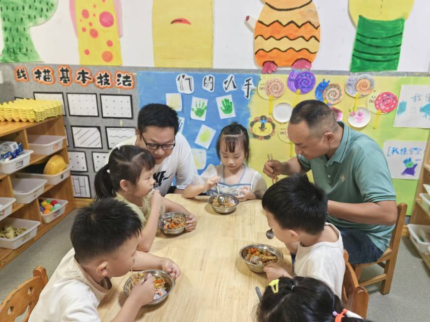 安化县东坪镇东风幼稚园：家园携手，共筑幼儿膳食安全营养防线