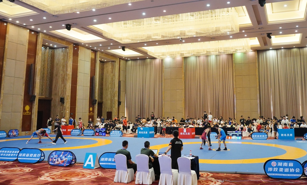 800余名选手“角力” 2025省第三届校园摔跤柔道比赛在宁乡举行