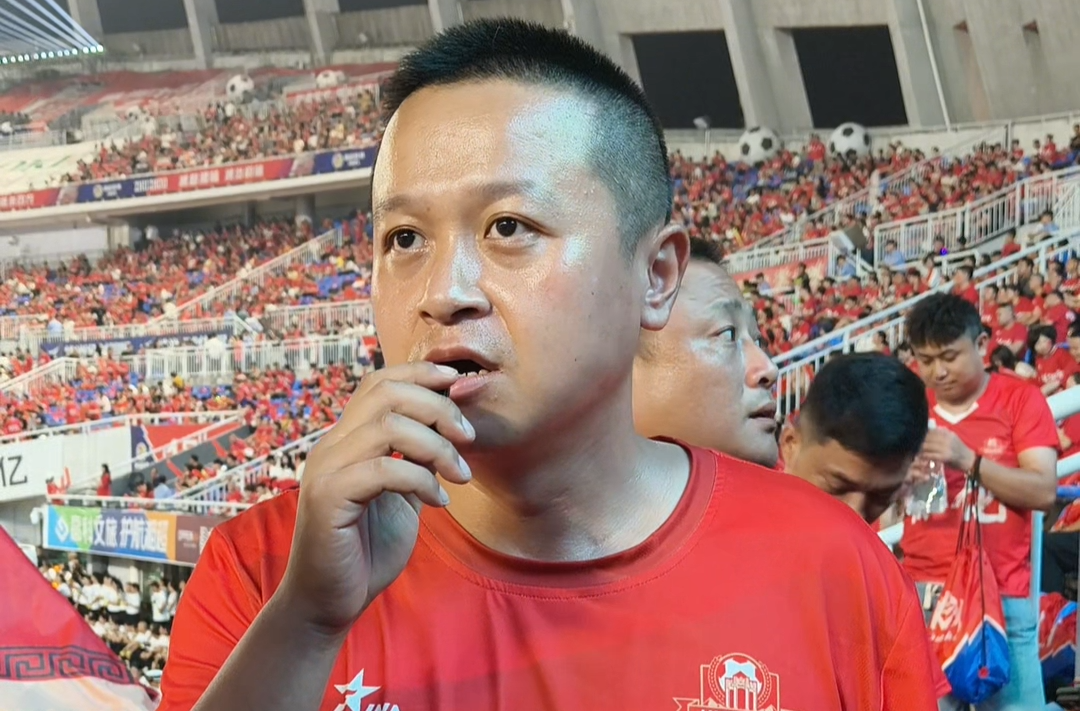 怀化球迷随队客场作战株洲：“发扬奋勇拼搏精神 怀化 昂起！”