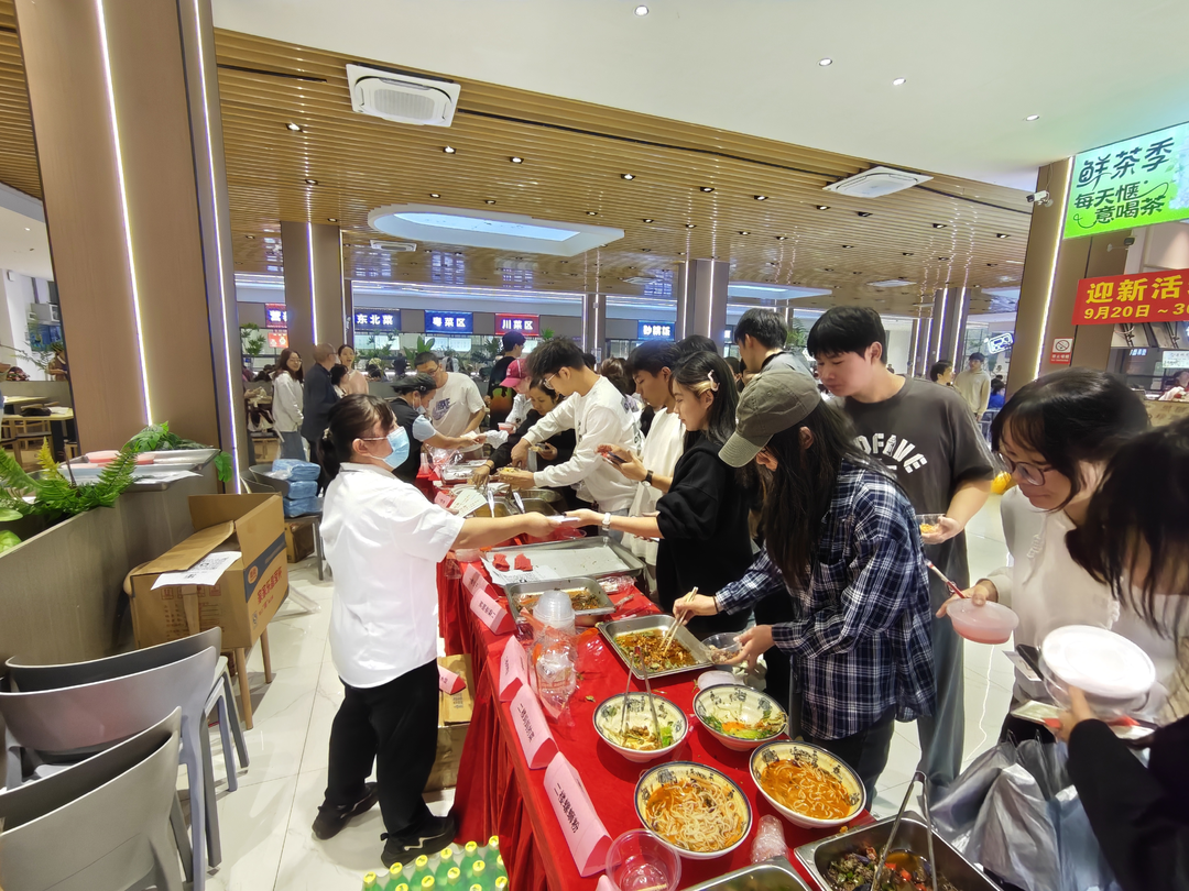 湖南科技学院开展“迎新美食节”系列活动
