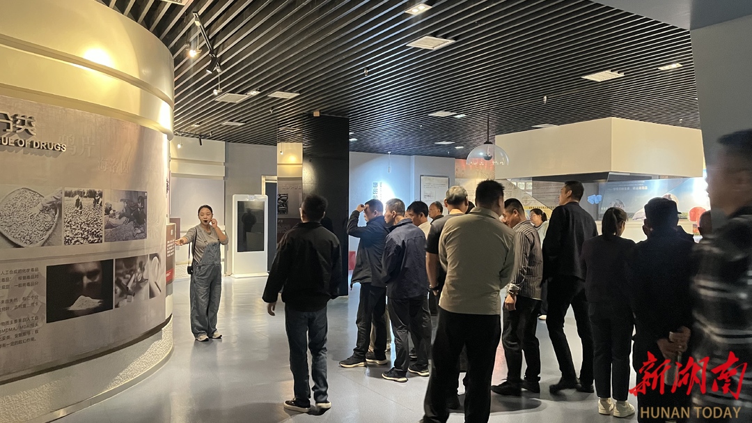 咸嘉湖街道:深化理论武装 筑牢禁毒防线