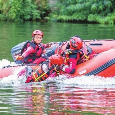 水上救援@湖南日报图片新闻