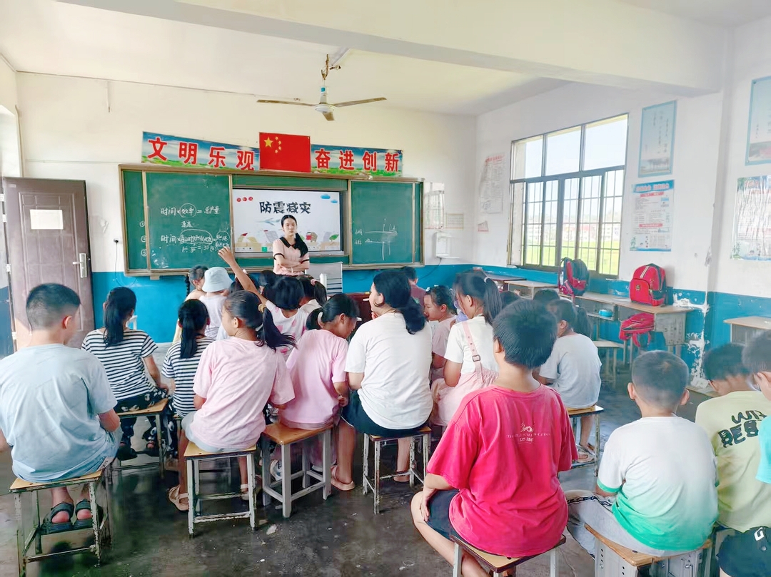 新邵县陈家坊镇刘什小学：防地震演练筑牢校园安全“防护墙” 