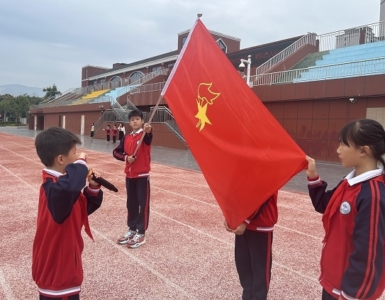 慈利县第二完全小学开展建队日活动