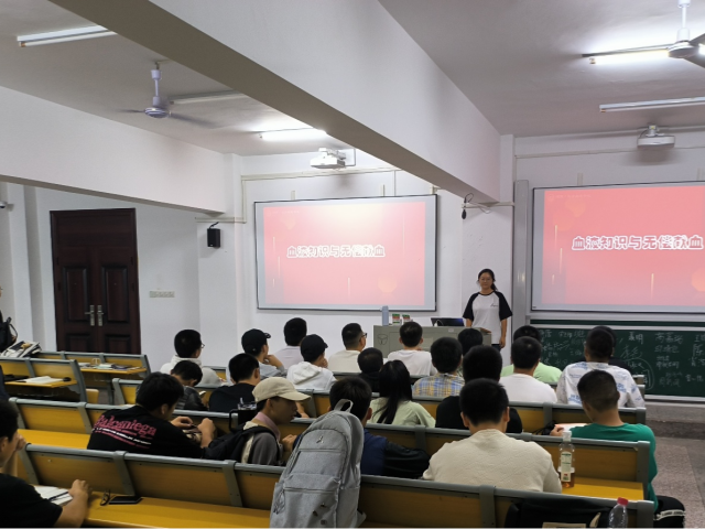 长沙民政职院电子信息工程学院开展“血液知识与无偿献血”宣传活动