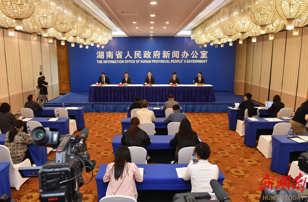 交通网络更畅通，湖南实现“市市通高铁”“县县有高速”