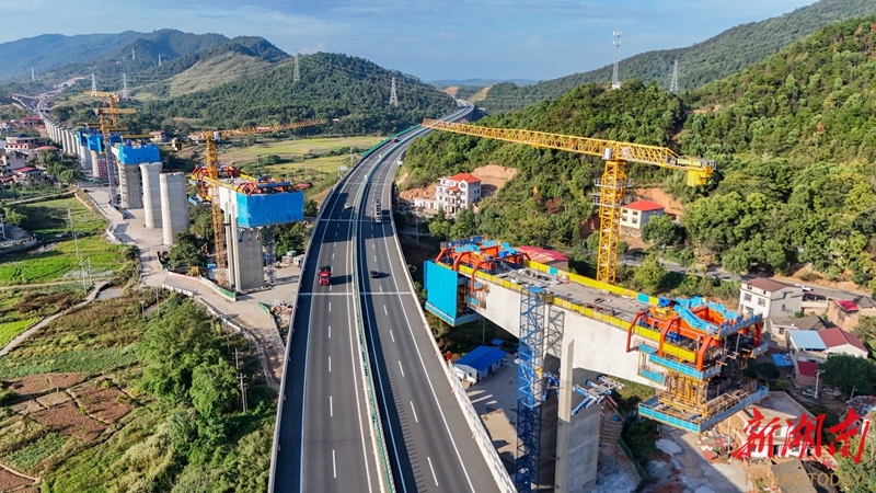 邵永高铁跨芦洪江特大桥建设如火如荼