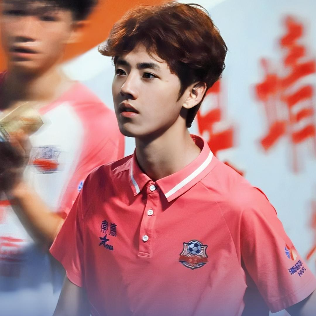 颜值球技双在线！“粉红男团”1.92米小将火出圈，网友：湘超有自己的鹿晗分晗