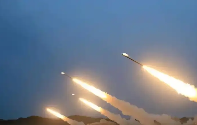 乌军方称袭击俄萨拉托夫炼油厂