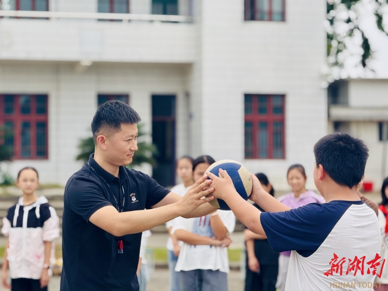 常德市郡德学校教师赴鼎城区大龙站中学开展送教交流，共绘城乡教育“同心圆”