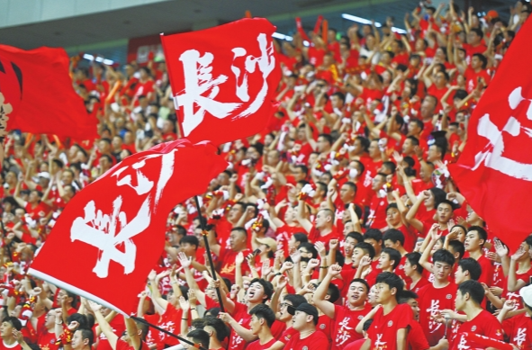 “湘超”上场!为梦想奔跑