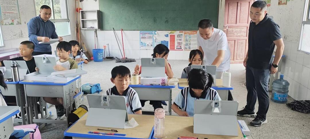 携手互助促成长，教研帮扶谱新篇