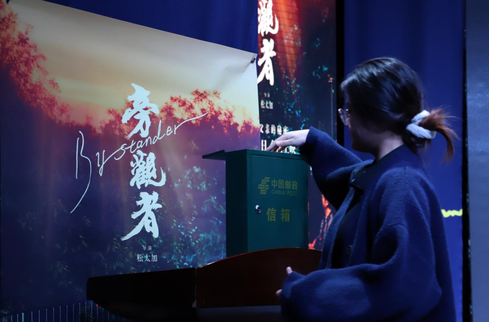 电影《旁观者》高校见面会走进信阳师范大学，“时光邮筒”传递亲情温暖