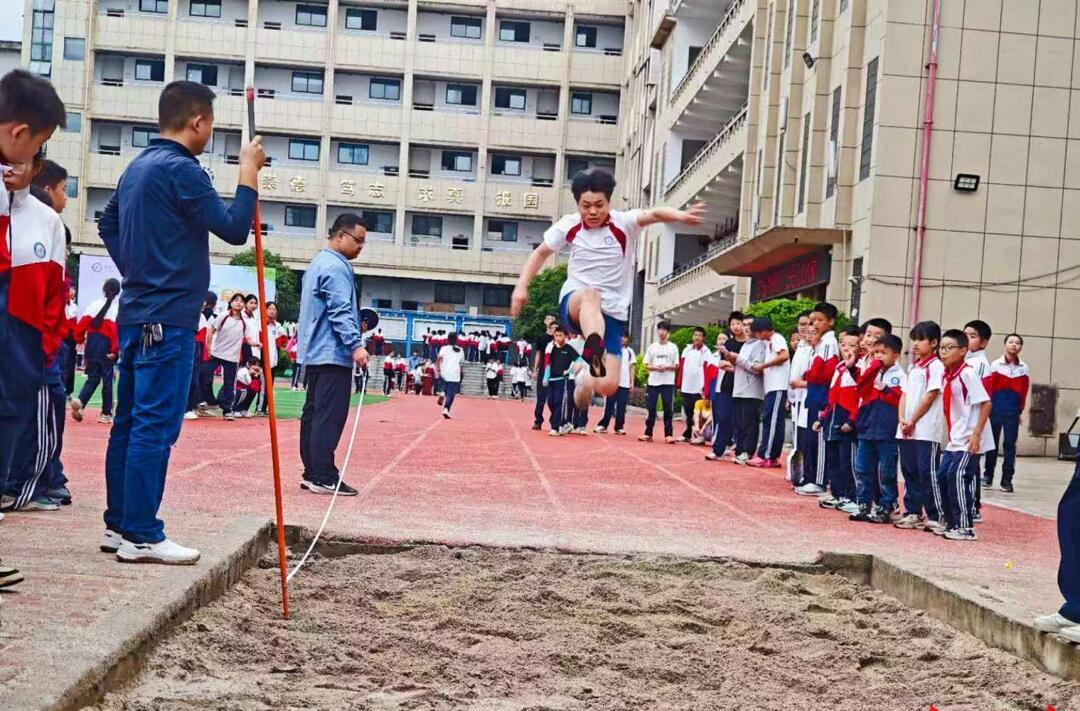 娄底华建学校：运动点燃青春 竞技绽放活力