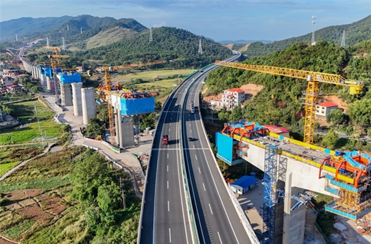 Luhong River Grand Bridge Construction in Full Swing