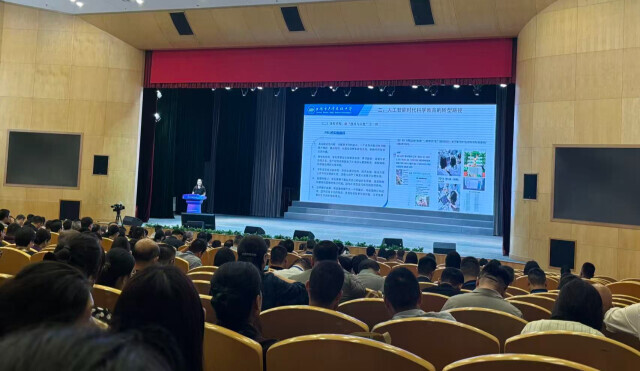 AI应用陷入“为用而用”困境？三百余名校长齐聚，反思AI时代如何教学