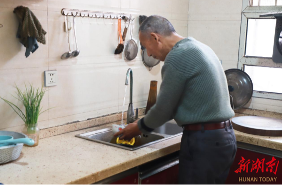 衡山县:汩汩“幸福水”流进千万家 截至10月上旬,该县新增管网延伸30多千米,解决季节性饮水困难830多人
