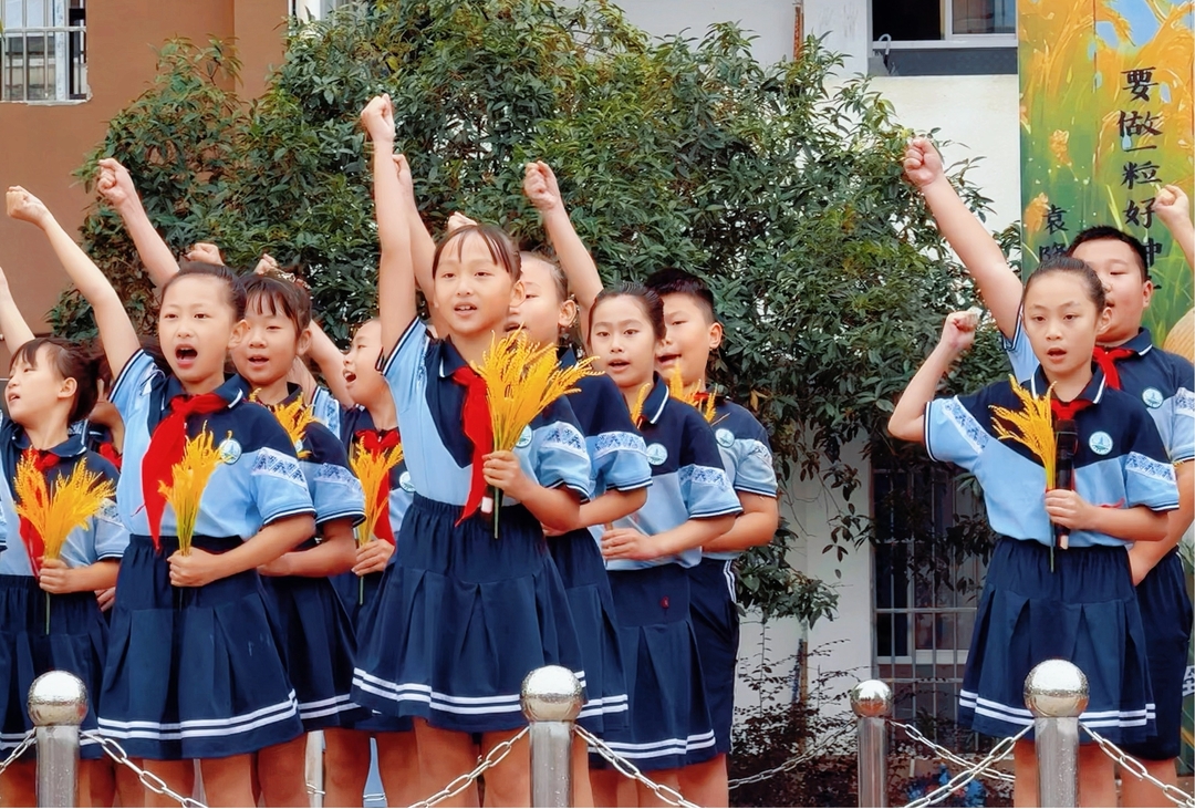 龙山县第一小学举行思政课