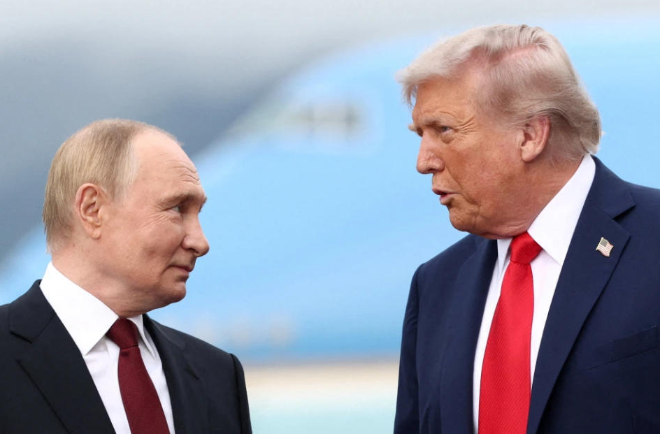 泽连斯基访美谈“战斧”前一日 俄美总统“卡点”通话再约会面