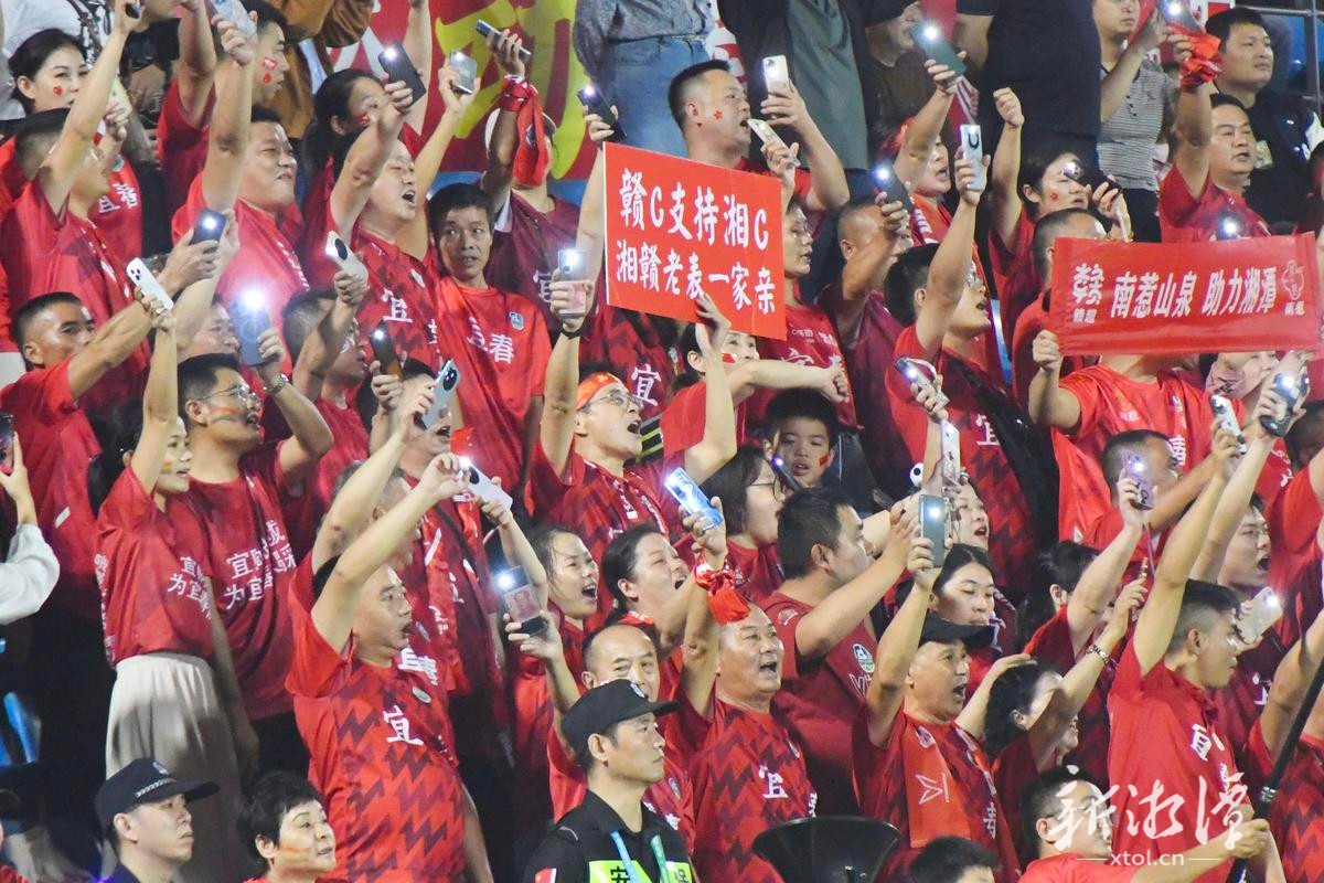 湘潭主场激情四溢，湘赣情深燃动绿茵场——“湘超”湘潭队迎战株洲队侧记