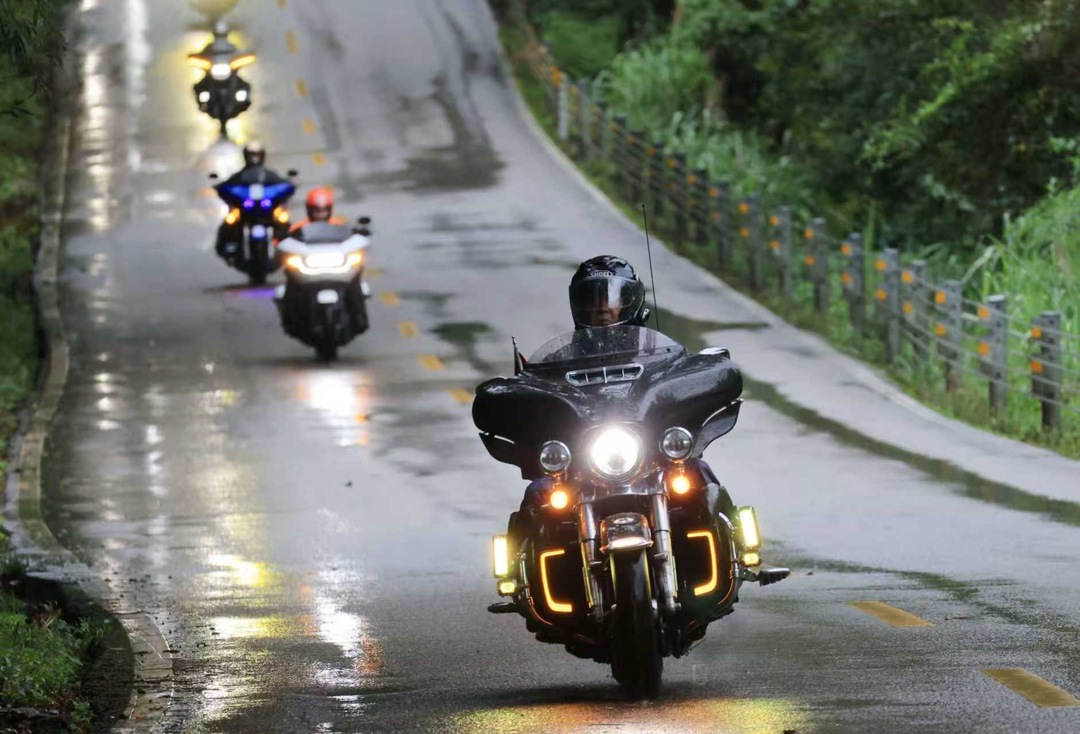 哈雷的轰鸣 风的速度 武陵源上演机车峰林会  