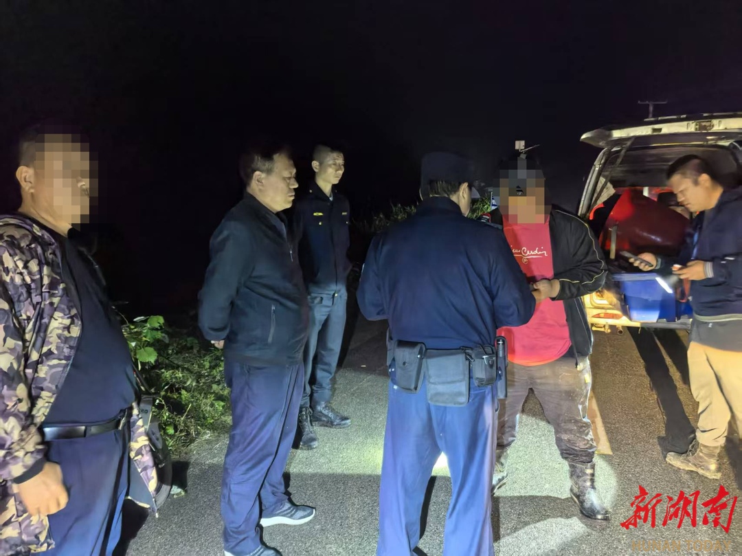 桃江:非法电鱼者深夜作案,联动执法河中央“瓮中捉鳖”