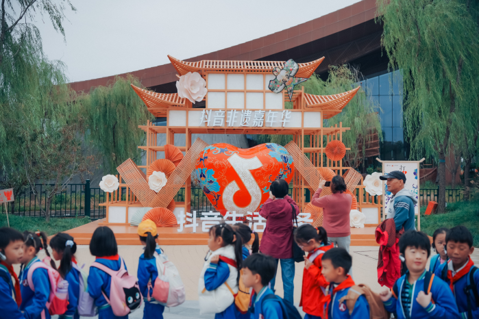 “抖音非遗嘉年华”亮相2025北京国际非遗周