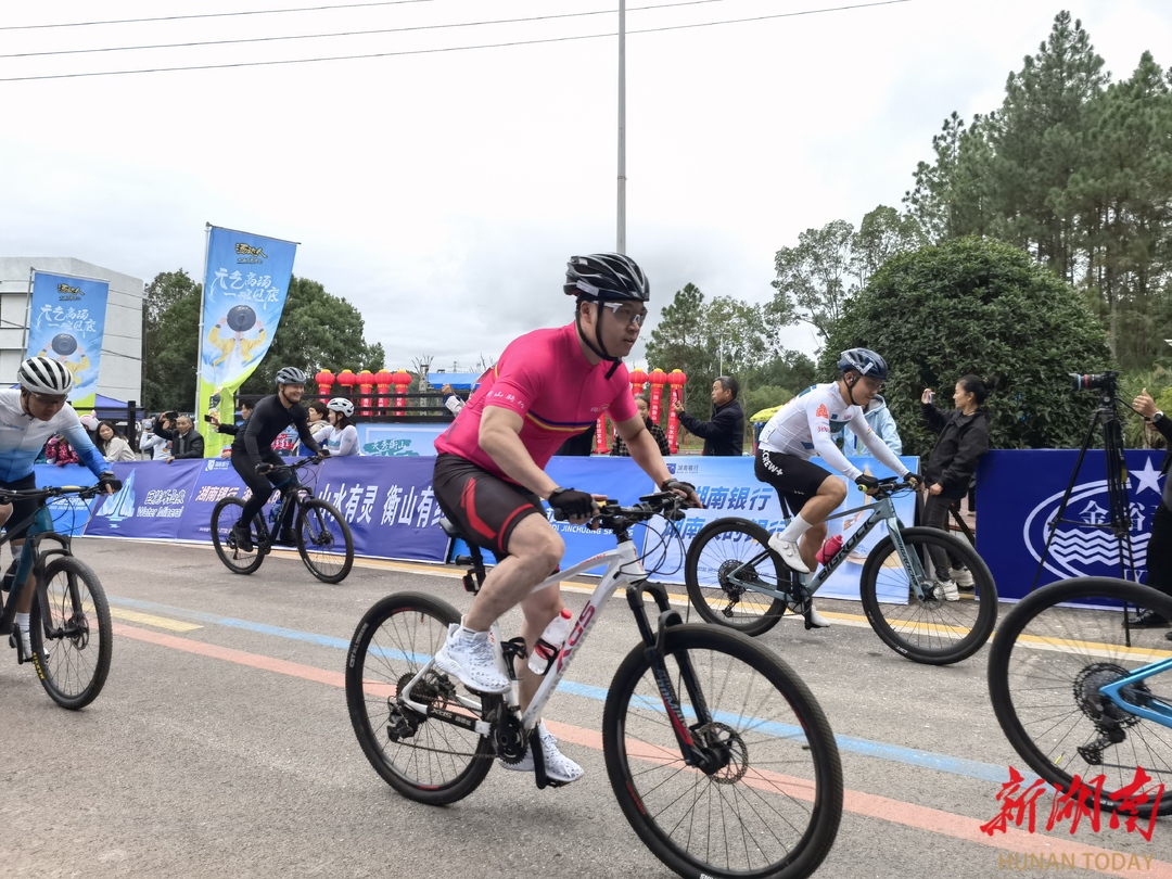 2025湖南·衡山环湖自行车赛激情开赛,赛道和风光获中外选手点赞
