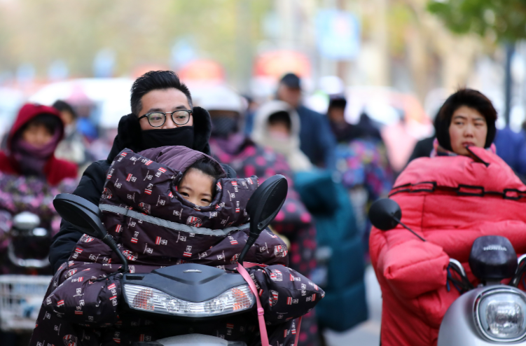 大降温持续！重心转移至南方，气温将连创新低，北方冷如常年11月
