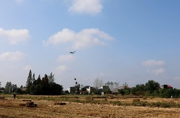 视频丨安乡：无人机助力秸秆清运