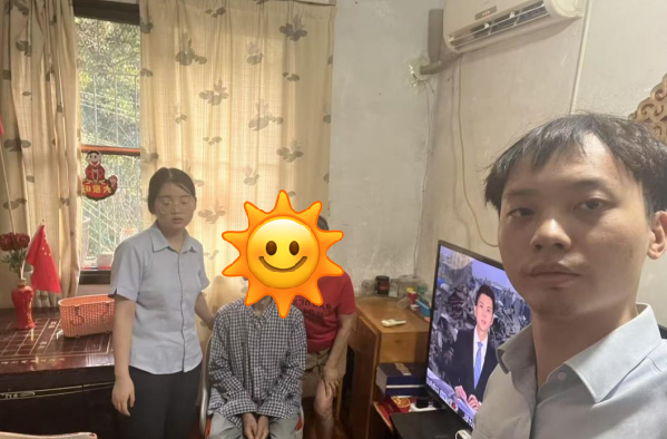 农行服务零距离:上门守护九旬老人的“暖心卡”