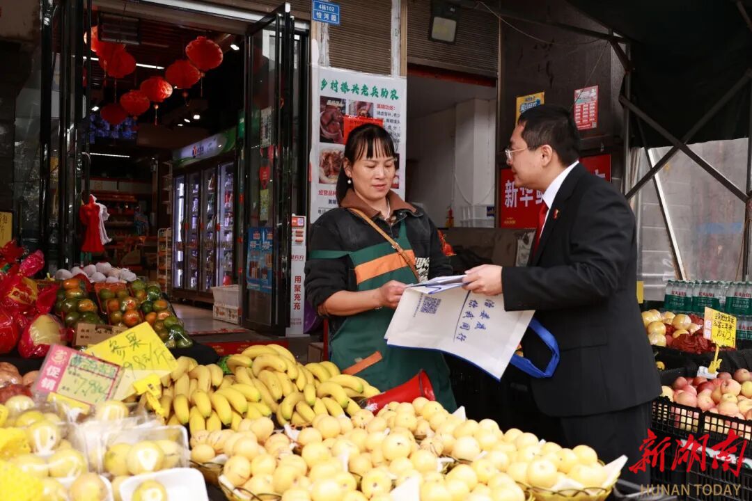 娄底中院开展优化营商环境集中宣传