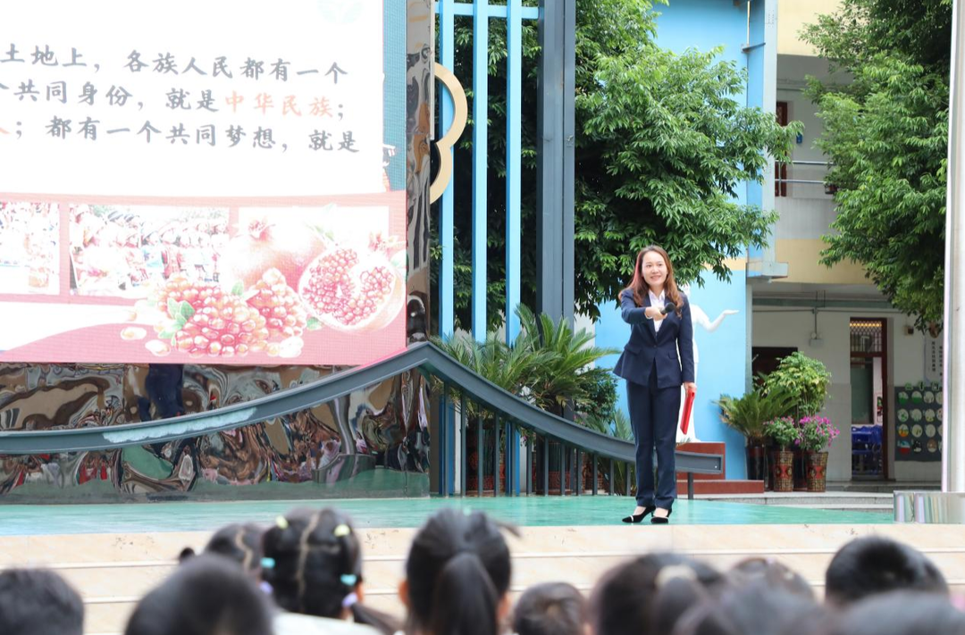 石榴籽紧紧抱一起!石鼓区人民路小学“书记妈妈的思政课”生动开讲