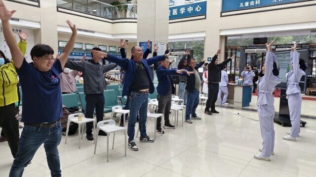 久坐腰背痛？安排！湖南省职防院为公交司机送健康