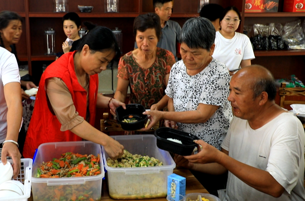 双牌监督护航老年幸福“食”事