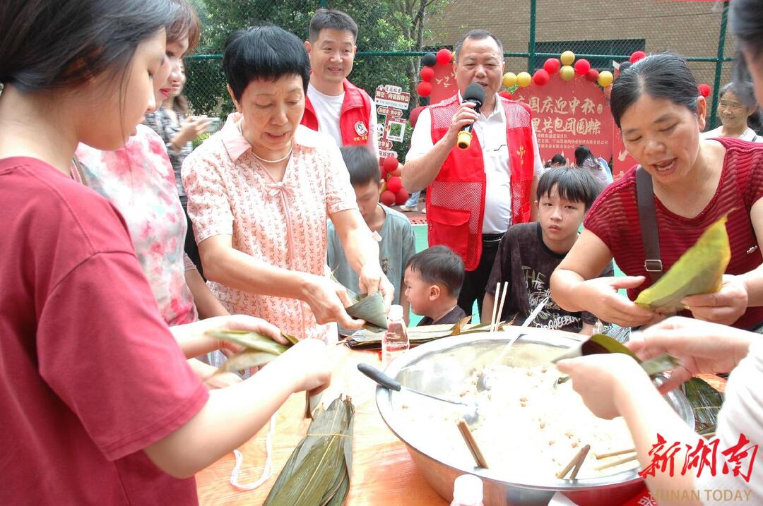 小区升级 幸福升温——宁远县小区建支部牵头解难事