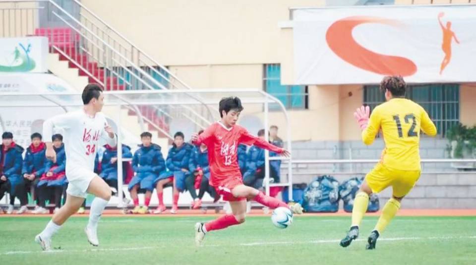 同升湖高级中学23位师生走上“湘超”赛场