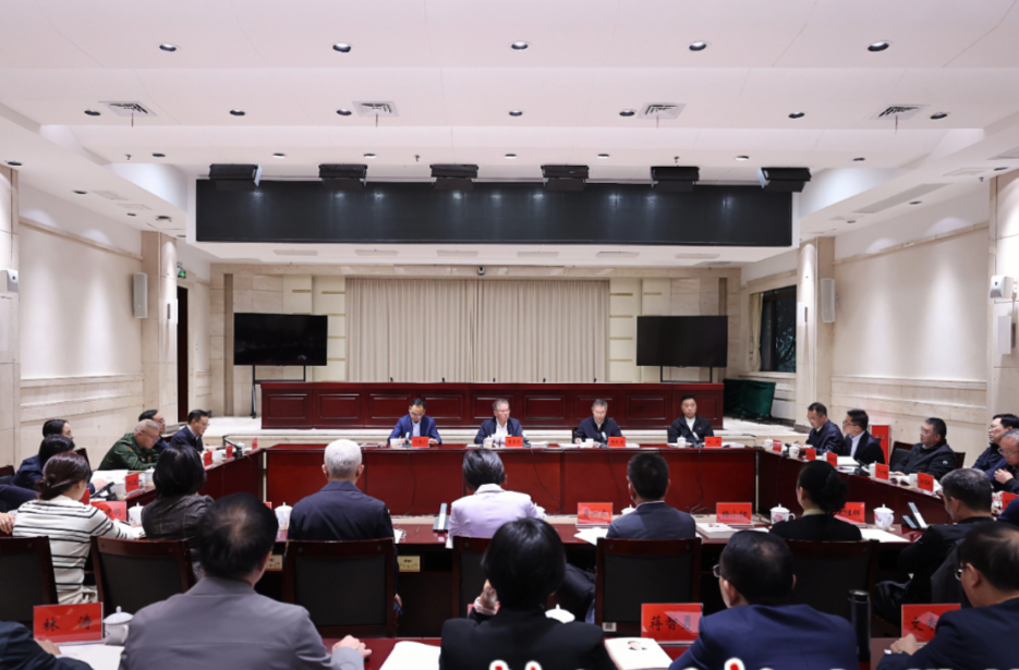 株洲市委理论学习中心组(扩大)开展集体学习