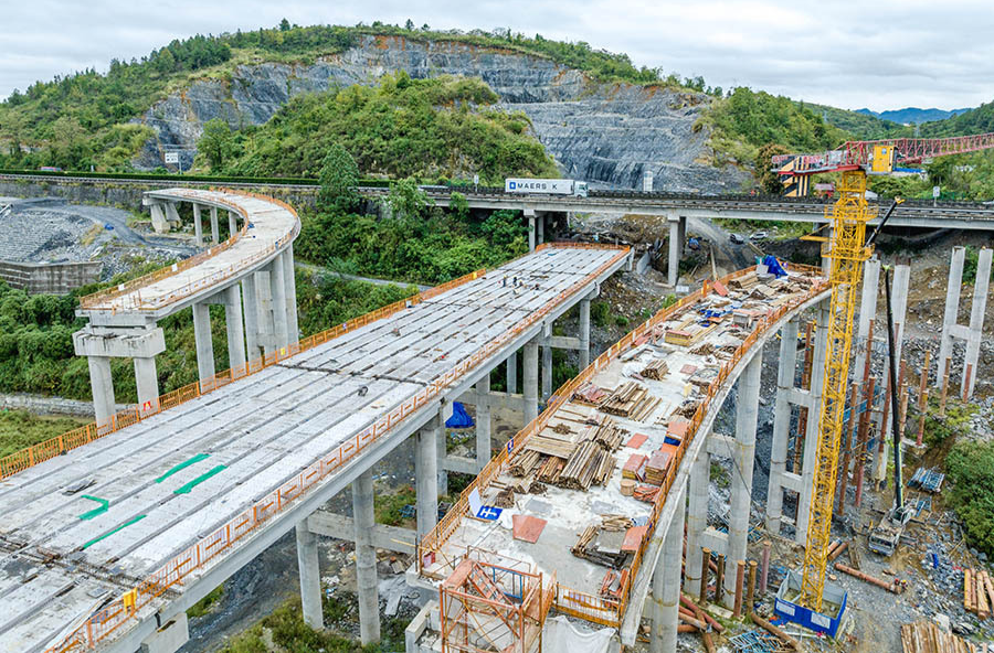 桥梁飞架惠湘西
