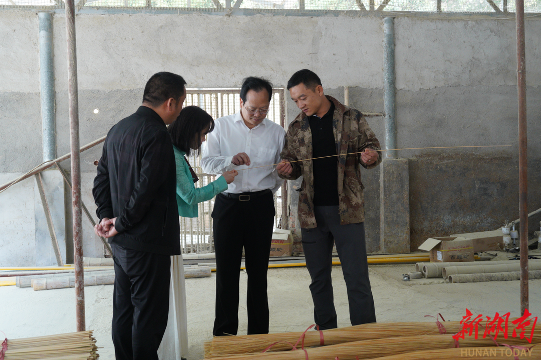 湘乡市级林长莫永恒督导乡村特色产业培育工作