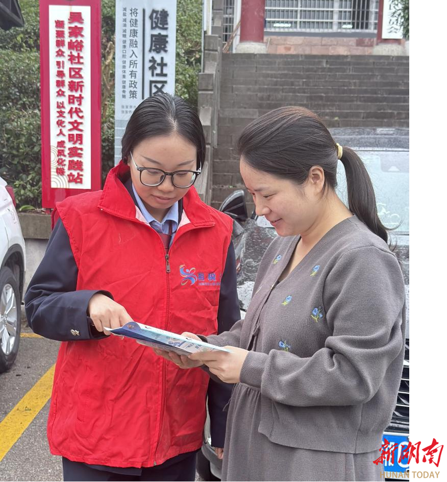 武陵源区税务局：税费政策进社区  便民服务零距离