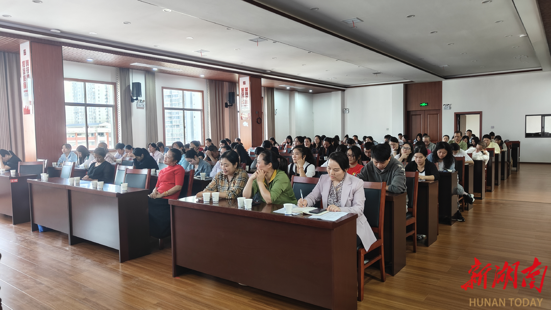 娄底市女职工素质教育大讲堂走进区卫健系统