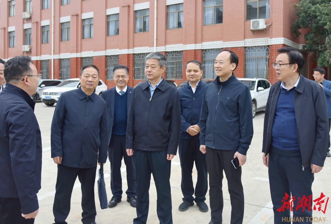 严华在邵阳学院调研并现场办公