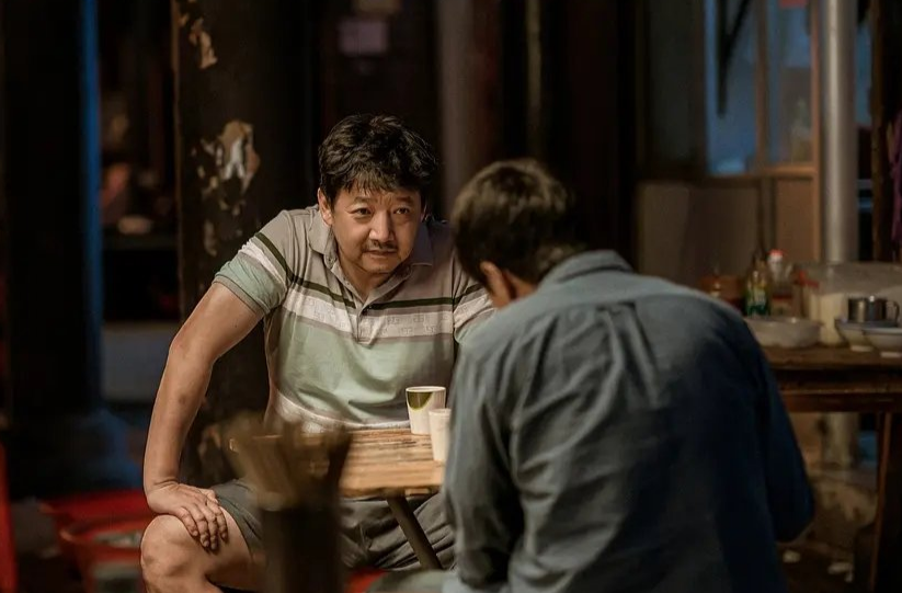 青年影谈 | “在场”的缺席与“旁观”的介入：论《旁观者》的家庭伦理叙事