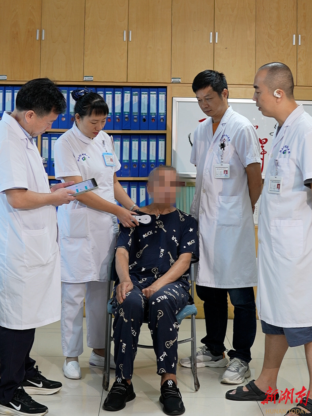 “脑起搏器”一开机,帕金森患者十年手抖直接“消失”