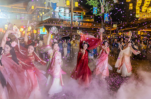 Visitors Explore the Culture of Emperor Shun in Yongzhou
