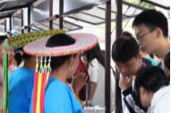 湖南省第六届中小学生运动会排球赛:场内赛正酣 场外趣满栏